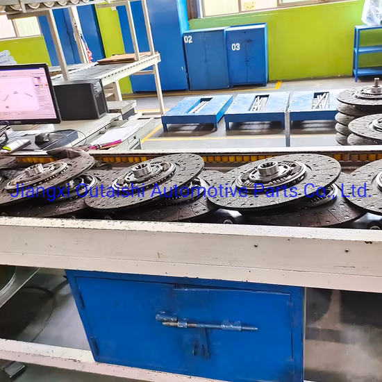 Prix ​​de gros des pièces du tracteur Disque d'embrayage de la plaque de pression d'embrayage 82011592 pour Ford